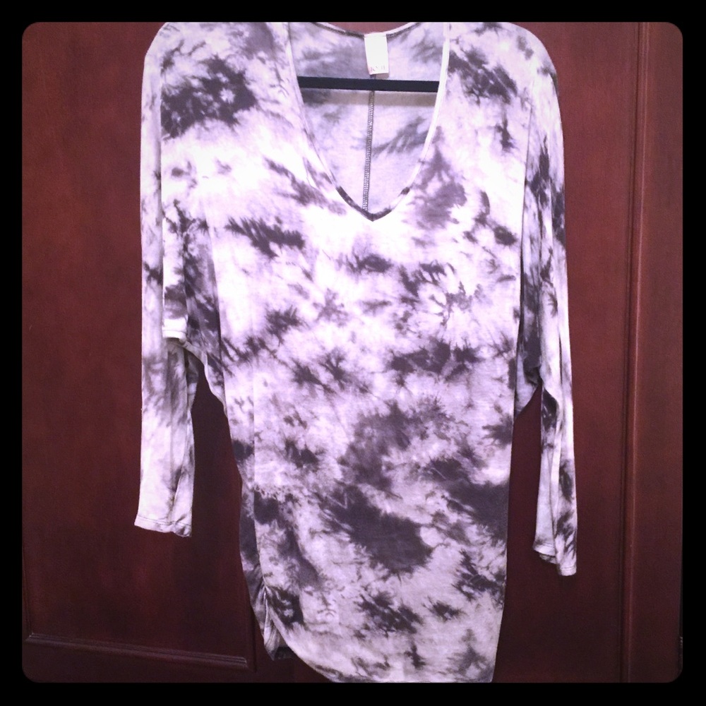 Black & White Tie Die V-Neck Dolman Sleeve Top